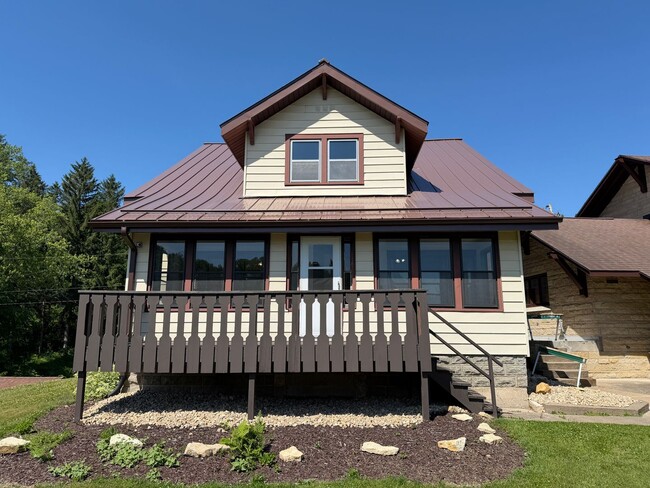 Building Photo - 5- Bedroom House for Rent in Chaseburg