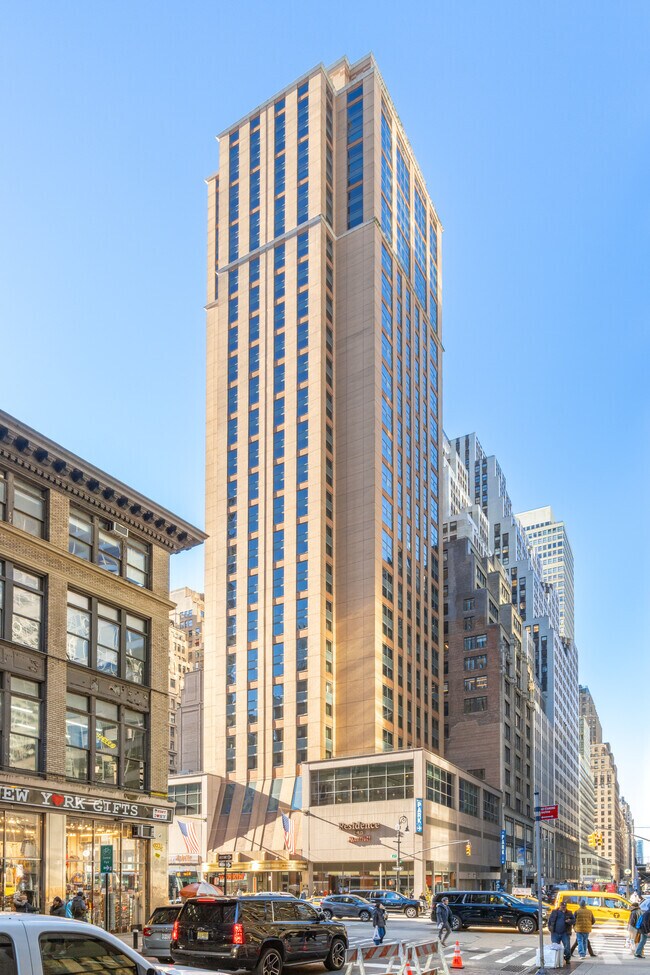 Photo - 100 W 39th St
