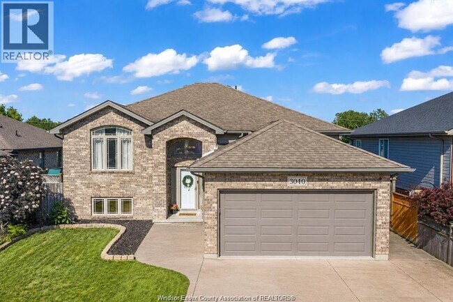 Photo - 3040 Troup Cres