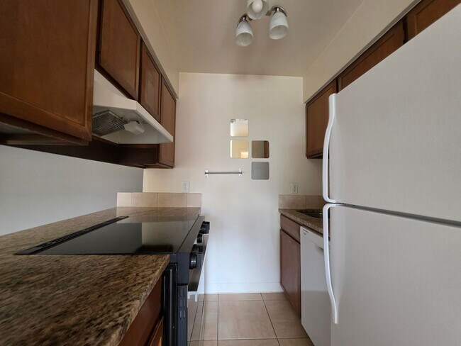 4955 Moorhead Ave Unidad 13