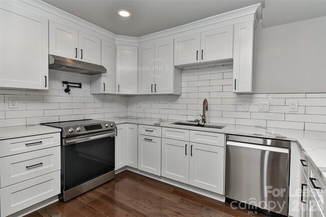 Photo - 2105 Highland St