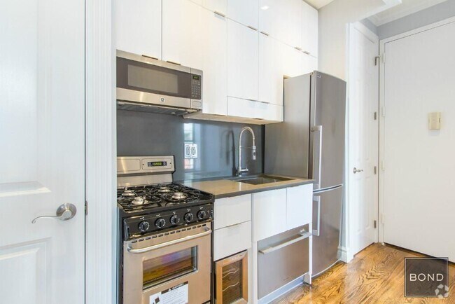 Building Photo - 202 E 13th St Unit 5G Rental