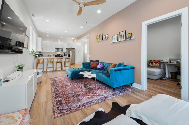 Photo - 824 N Maplewood Ave Unit 2