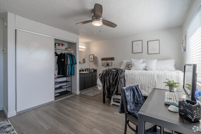 4BR, 1.5BA - 232SF - Bedroom