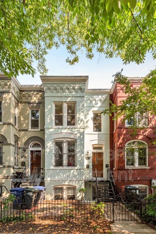 Photo - 1037 5th St NE Unit House