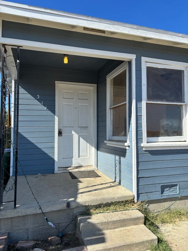Photo - Taft Home 2 bd 1 ba Must see