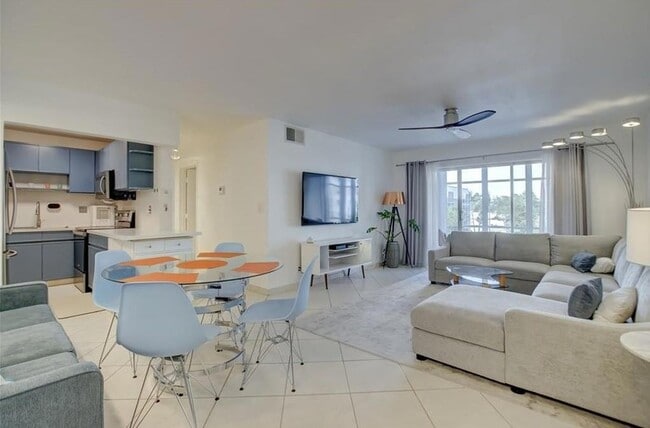 Building Photo - 3020 NE 16th Ave Unit 304 Rental