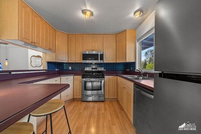 Photo - 4071 MacInnes Street