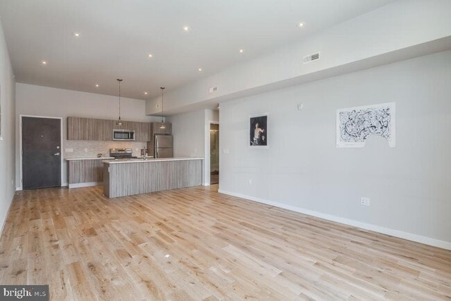 Building Photo - 412 S 13th St Unit 605