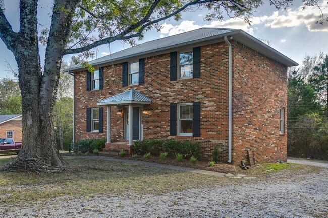 Photo - Beautifully Renovated Two Bedroom Duplex – Columbia, TN!