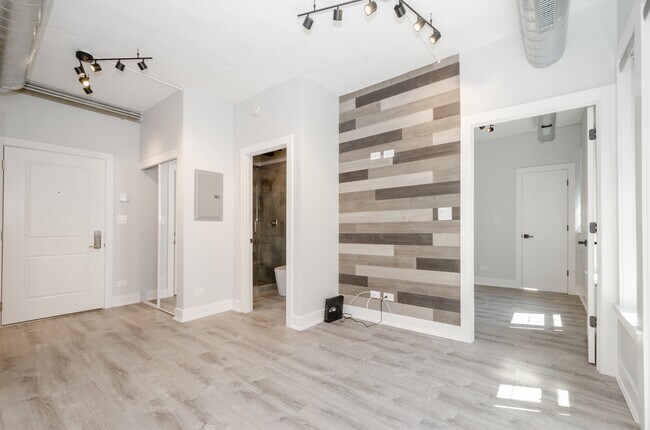 Photo - 7645 N Sheridan Rd Unit 409