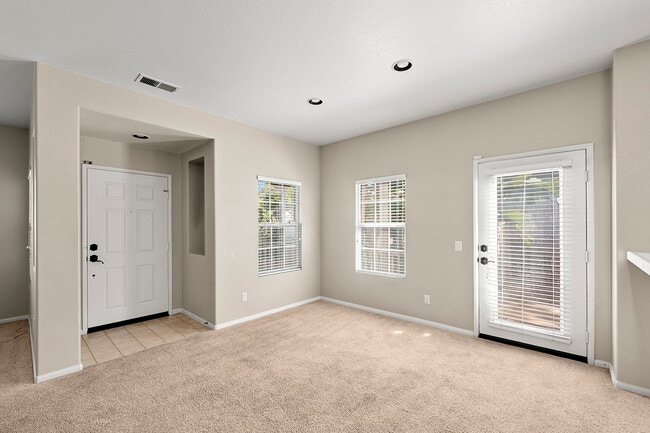 Photo - 1848 Sebastopol St