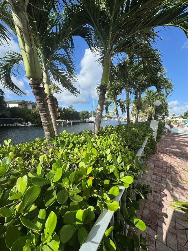 Building Photo - 401 Golden Isles Dr Unit 910
