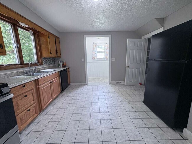 Photo - 232 N High St