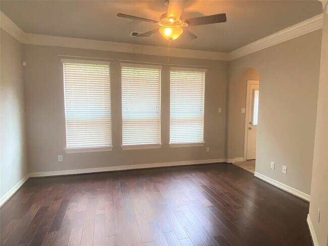 Photo - 3002 Soutine St