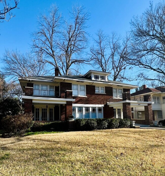 Building Photo - Grand Home In Historic Neighborhood