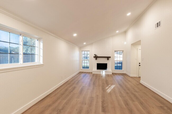 Photo - 1102 Ashdale Dr