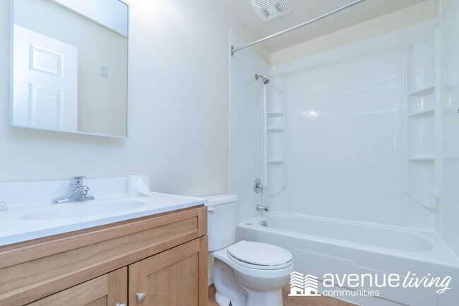 Photo - Thomas Manor