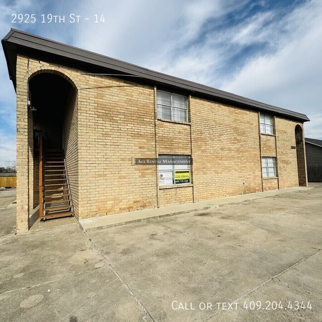 Building Photo - 2925 19th St Unit 14