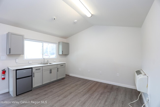 Photo - 669 Broadway