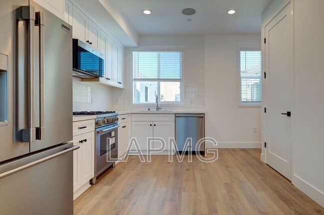 Photo - 4507 Saturn St