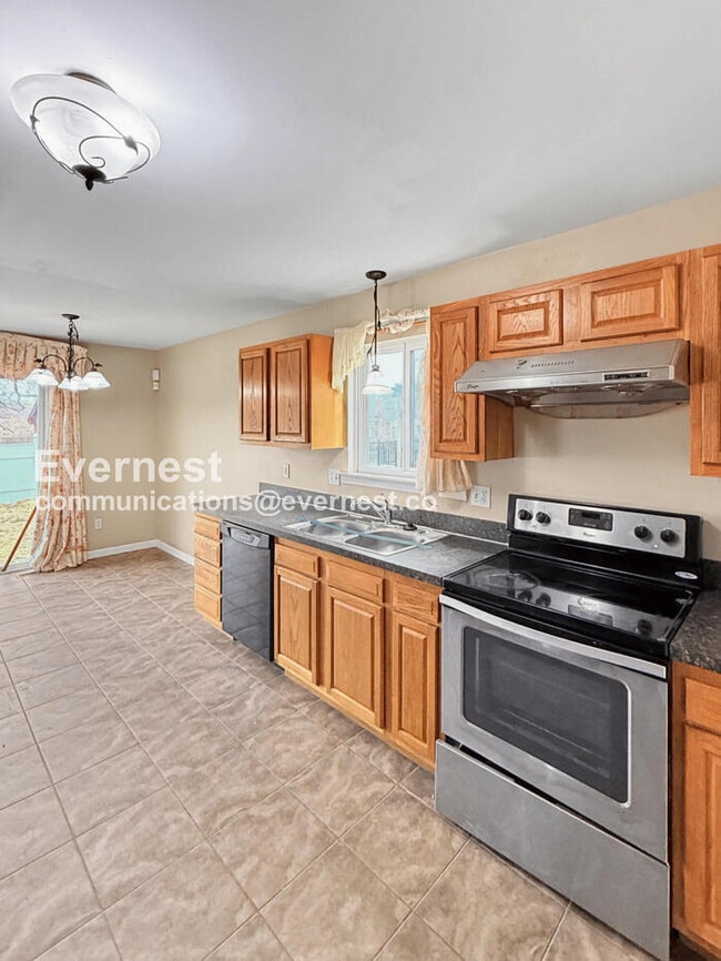Photo - 642 Bellaire Ave