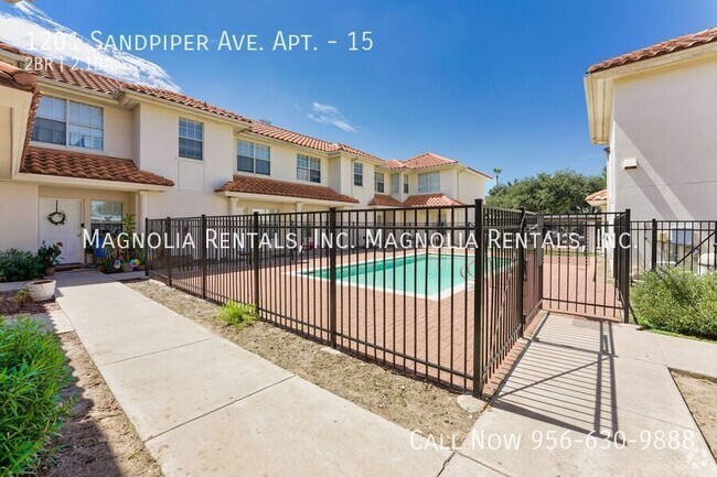 Building Photo - 2 bed 2.5 bath Townhouse in Mcallen Unit 15