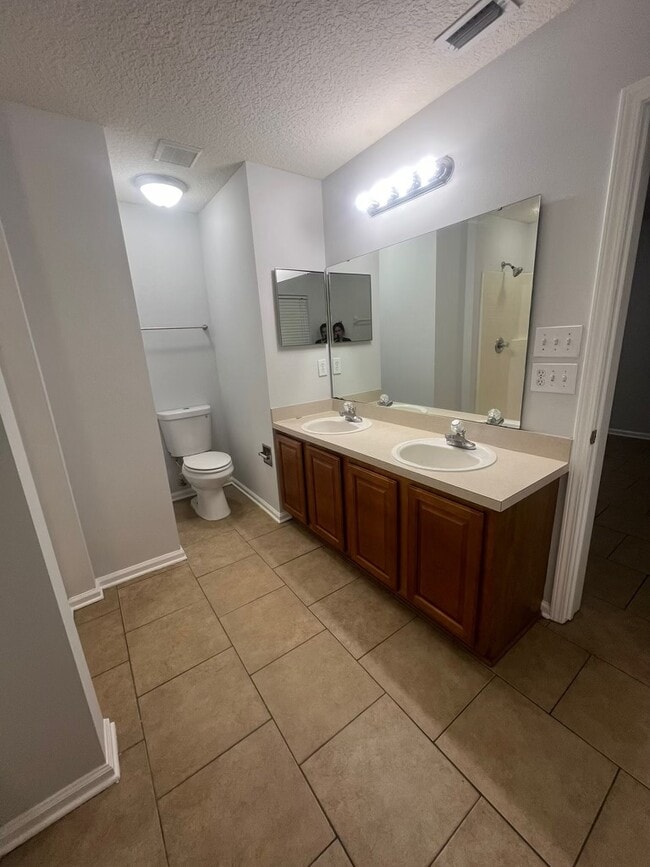 Photo - 3049 Thorn Glen Ct