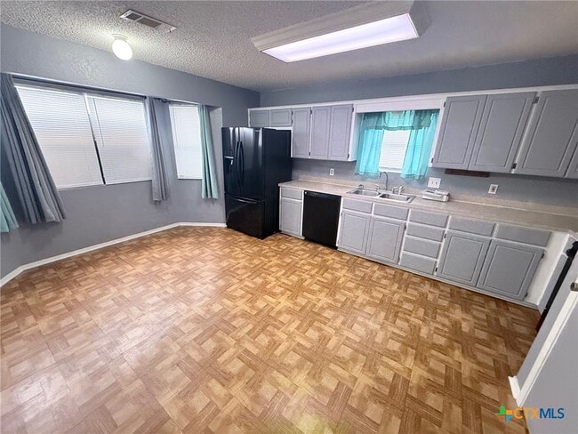 Photo - 2502 Transit Dr