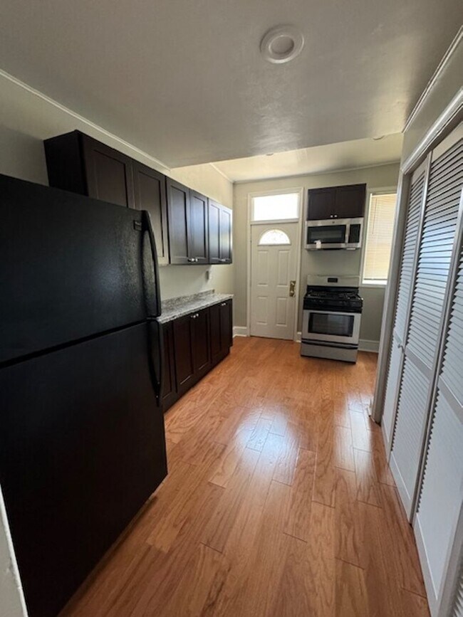 Photo - 239 K St NE