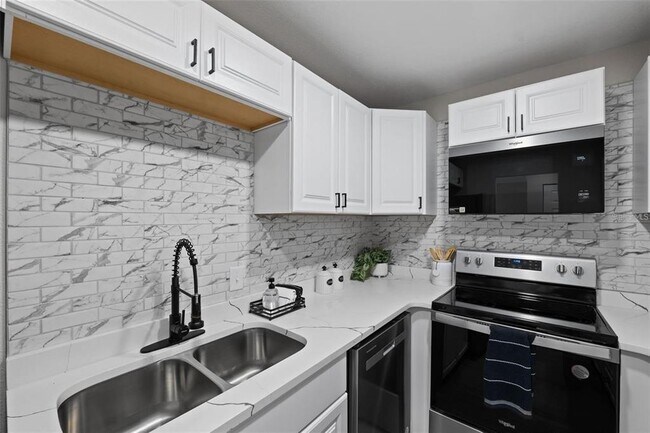 Photo - 4610 W Gray St Unit 109