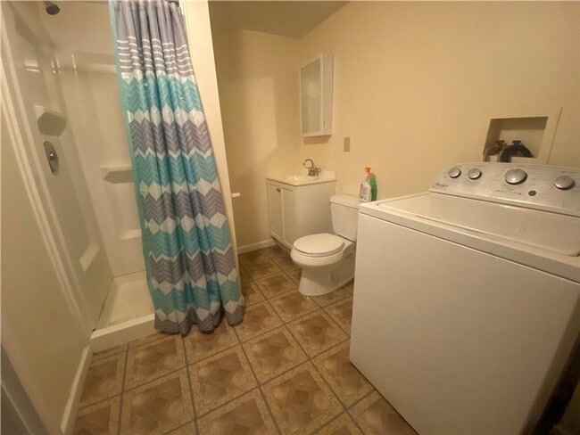 Photo - Comfortable living in this well-maintained 3-bedroom end unit home for rent