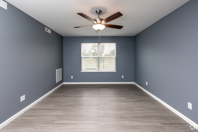 2BR, 1BA - 888SF - Living Room - Alice Place West Burlington