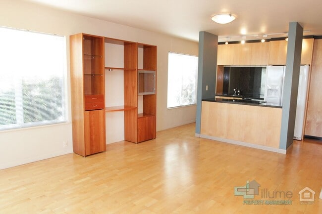 Building Photo - Condo Near OHSU with Huge Deck, Stunning V...