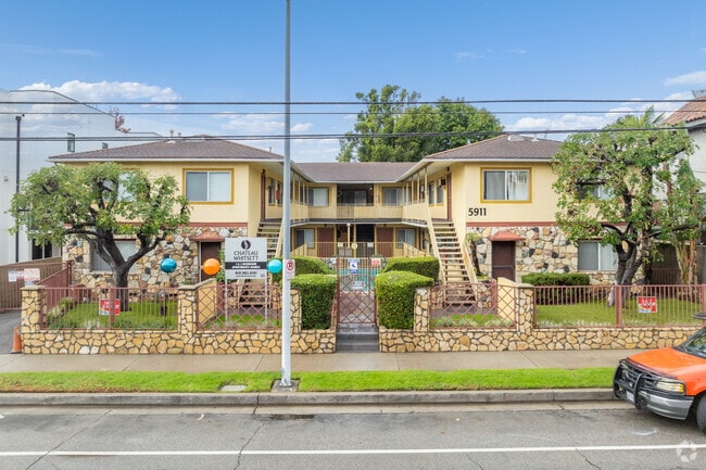 Chateau Whitsett Apartments