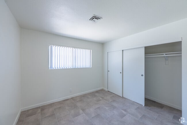 2BR, 1BA - 825SF - Primary Bedroom