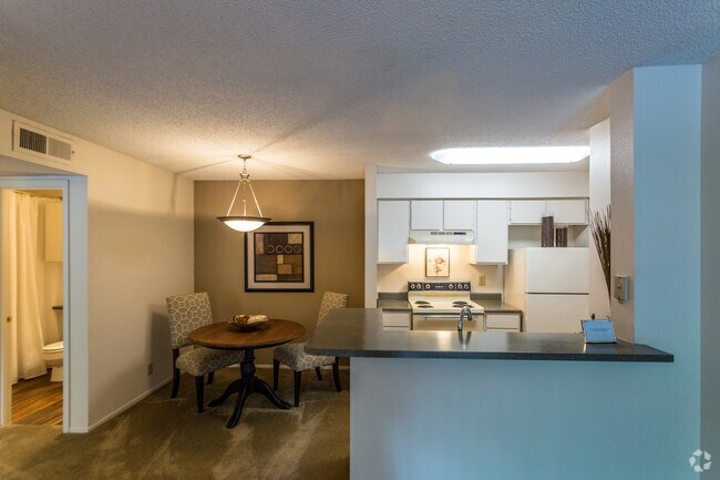 1HAB, 1BA - 600&nbsp;ft² - Cocina - Southpoint at Stones River
