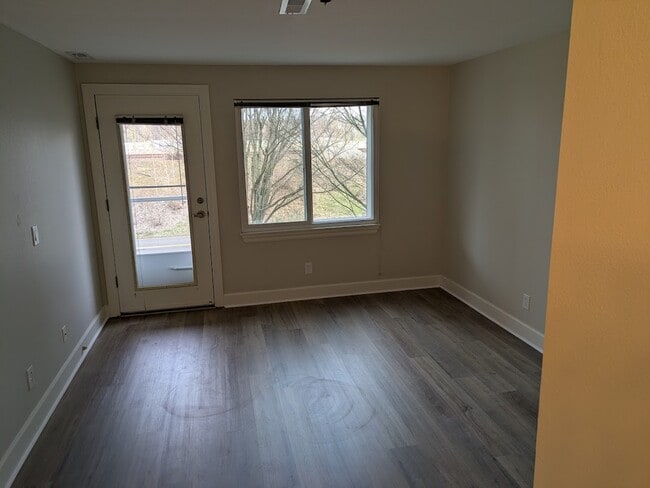 master bedroom with access to balcony - 520 SE Columbia River Dr Unit 220