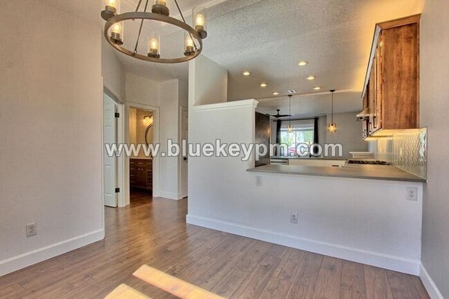 Photo - 3 Bed, 3.5 Baths Townhome With Garage Level Suite and Office Space