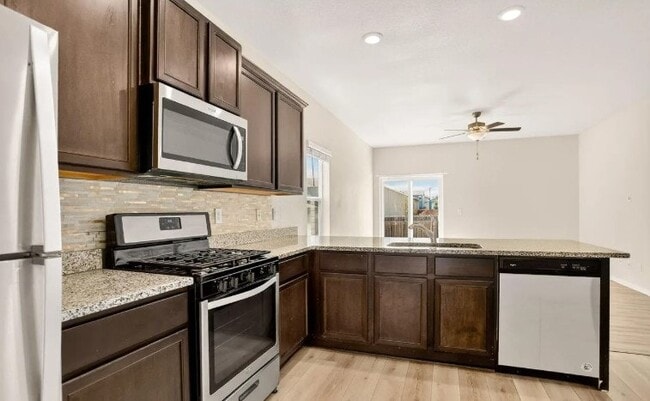 Photo - 308 Bowles St