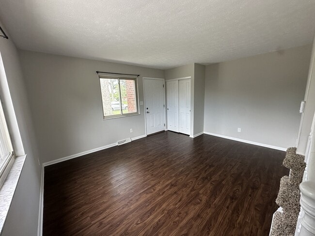 Photo - 4893 Nugent Dr