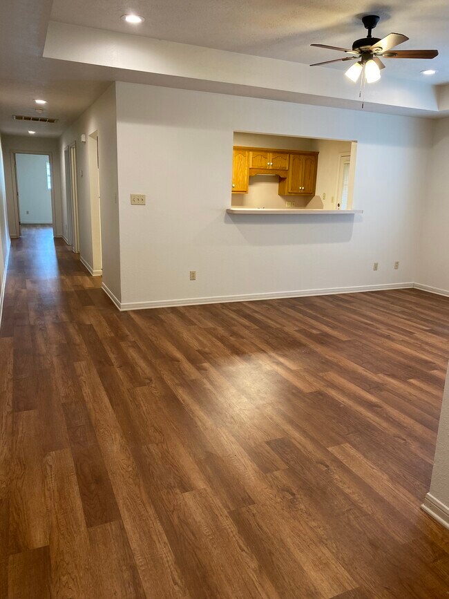 111 Chicago Ave Townhome Townhome Rental in Nederland TX