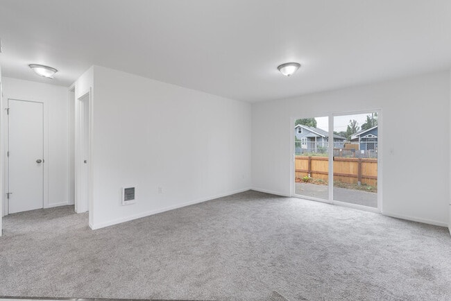 Photo - TWO BEDROOM ONE BATH APARTMENT IN LONGVIEW