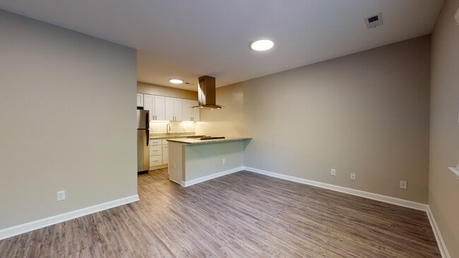 Photo - 3116 Hillsborough