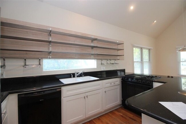 Photo - 604 W Annie St