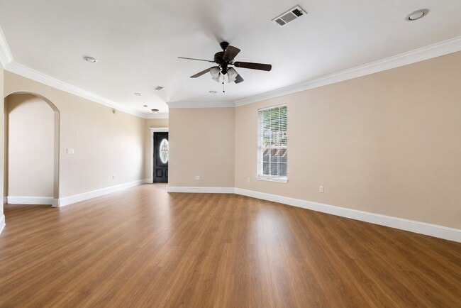 Photo - 108 Harbour Town Cir