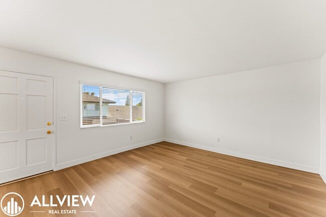 Photo - 16682 Bartlett Ln Unidad 4