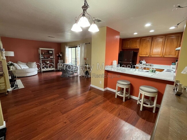 Photo - 1613 W Swain Rd