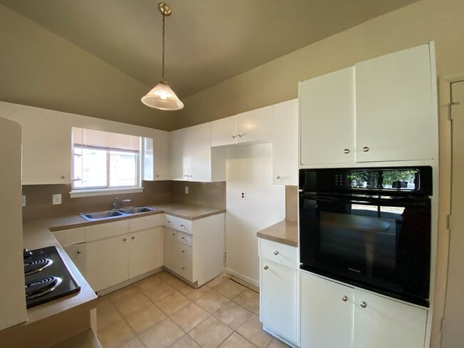 Photo - 3 Bedroom, 2 Bathroom, 2 car garage
