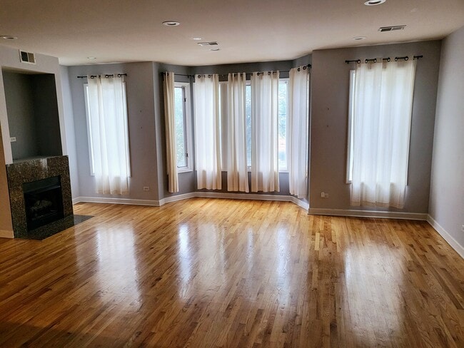 Building Photo - 813 S Western Ave Unit Condo in Tri-Taylor